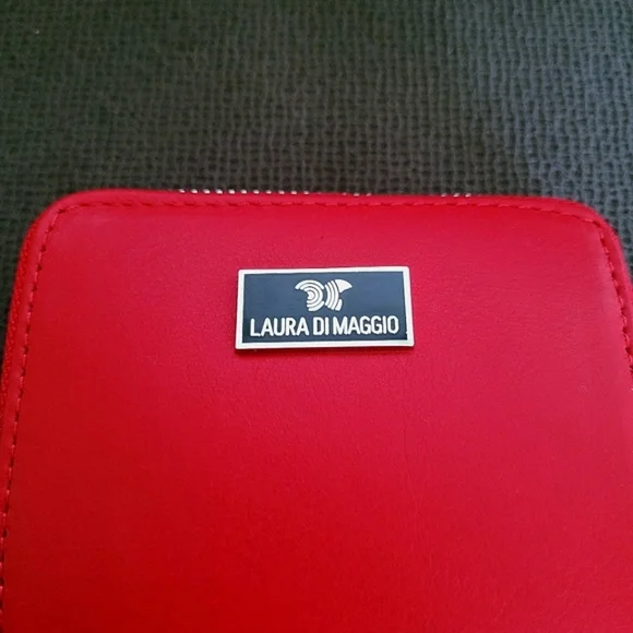 Laura Di Maggio Red❤ Zip Around Card💳 Case - NWT - Picture 15 of 16